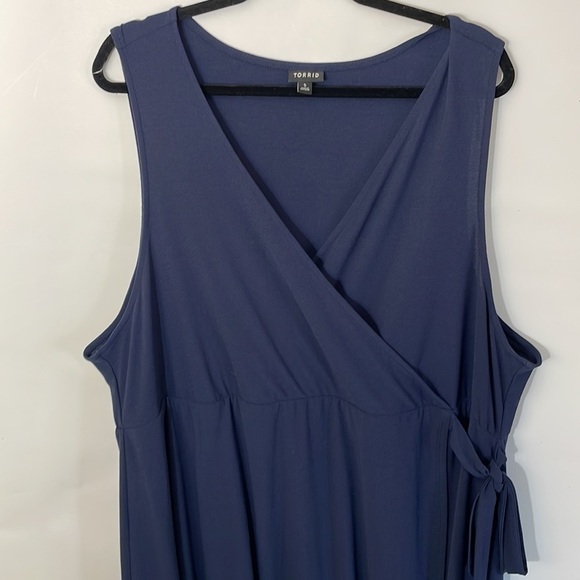 Torrid 5 MINI STRETCH CREPE WRAP DRESS navy - Picture 7 of 7